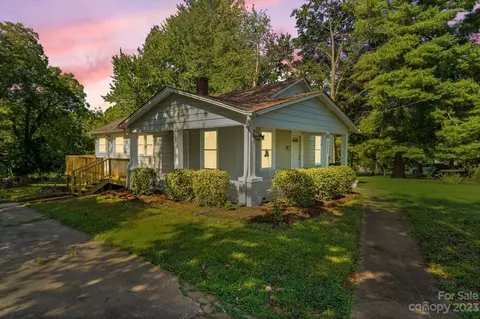 1410 14th Ave NE, Hickory, NC 28601