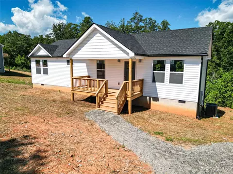 483 Vineyard Village Dr, Old Fort, NC 28762