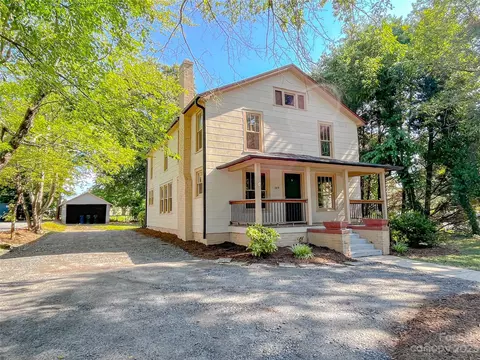 349 9th Avenue Ne Dr NE, Hickory, NC 28601