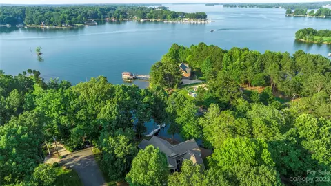 1302 Nixon Heights Ln, Denver, NC 28037