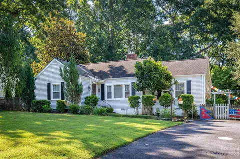 831 4th Nw Ave, Hickory, NC 28601