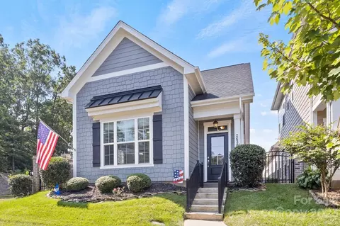 2638 Eight Iron Dr, Denver, NC 28037