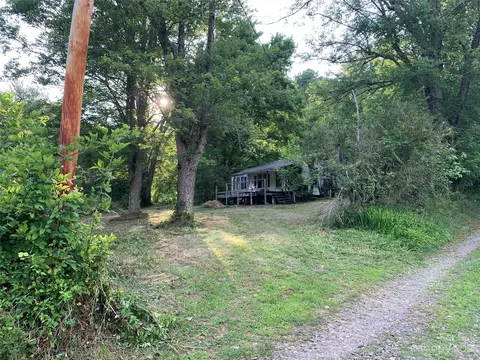 25 Black Crow Rd, Burnsville, NC 28714