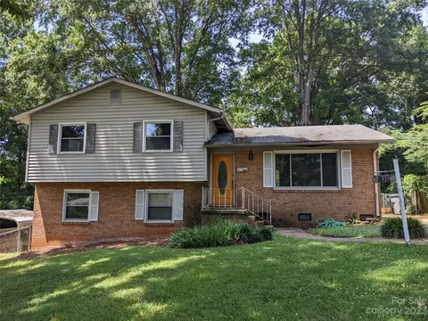 1720 Vantage Pl, Charlotte, NC 28216