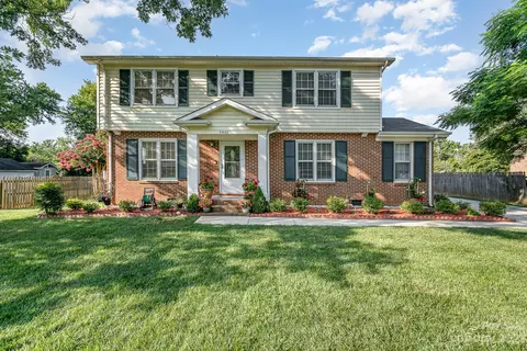 7422 Hillbourn Dr, Charlotte, NC 28212