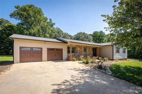 1130 Mountain Breeze Dr, Morganton, NC 28655
