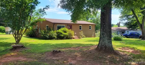 1937 Imperial St, Conover, NC 28613 photo 3