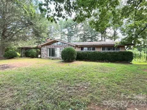 795 Etowah School Rd, Hendersonville, NC 28739