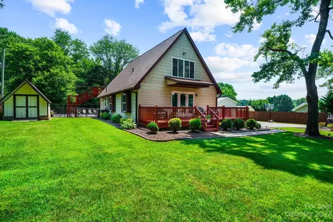 30 Clark Ln, Taylorsville, NC 28681