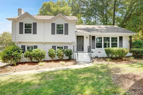 5520 Cherrycrest Ln, Charlotte, NC 28217