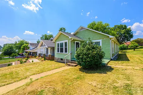 232 8th Avenue Sw Dr SW, Hickory, NC 28602
