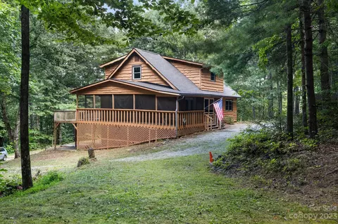 107 Pearce Ln, Saluda, NC 28773