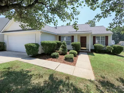 120 Kristens Court Dr, Mooresville, NC 28115