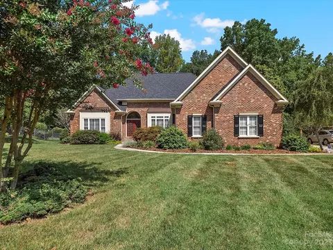 7223 Olde Sycamore Dr, Mint Hill, NC 28227