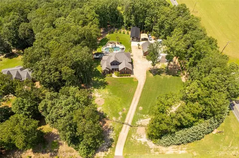100 Generals Way, Clover, SC 29710 photo 2