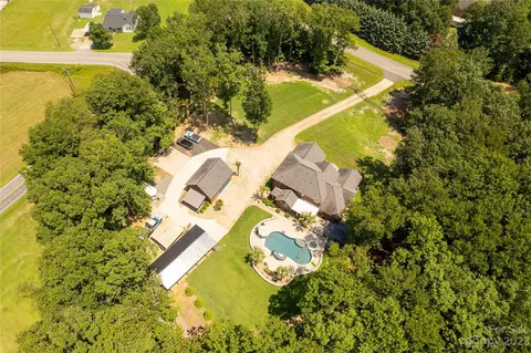 100 Generals Way, Clover, SC 29710 photo 4