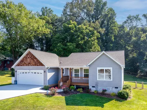 11 Pinnacle Valley Dr, Candler, NC 28715