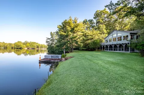 77 Sali Ct, Brevard, NC 28712