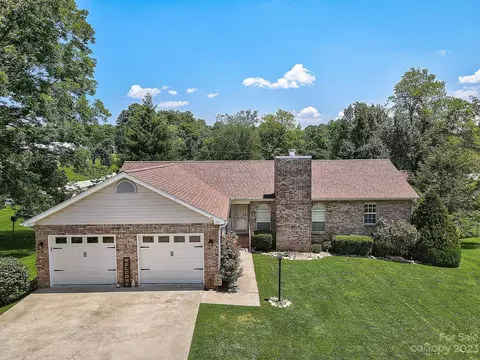 10 Hillside E Dr, Etowah, NC 28729