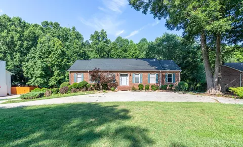 2111 Winterlake Dr, Gastonia, NC 28054
