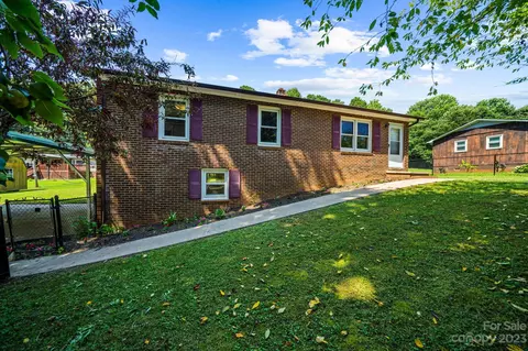 5540 W Pine Hill Dr, Morganton, NC 28655