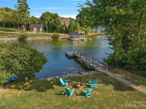 2680 Southern Breeze Dr, Sherrills Ford, NC 28673