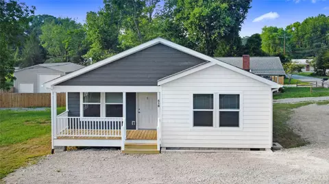 418 Substation St, Hendersonville, NC 28792