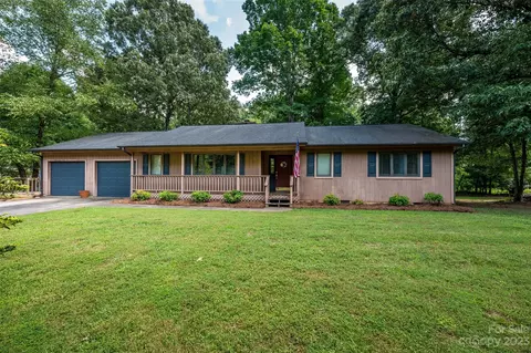 402 Presbyterian Rd, Mooresville, NC 28115
