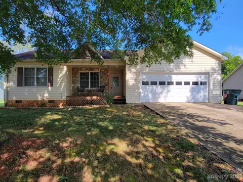 1647 Farmington Hills Dr, Conover, NC 28613