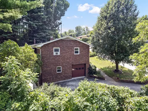 243 Wood Lily Dr, Canton, NC 28716 photo 4