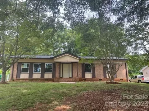 6118 Running Deer Rd, Charlotte, NC 28214