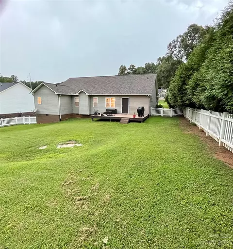 2049 Sugar Maple Ln, Conover, NC 28613 photo 2