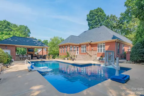 10500 Old Brassle Dr, Mint Hill, NC 28227