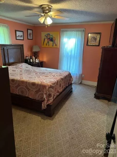 1215 Houston Dr, Conover, NC 28613 photo 4