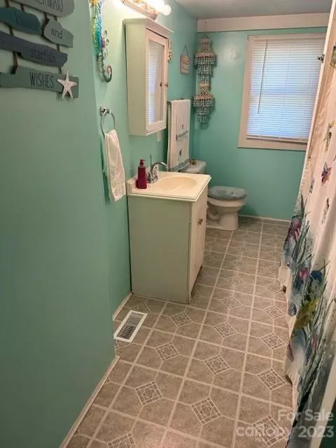 1215 Houston Dr, Conover, NC 28613 photo 9