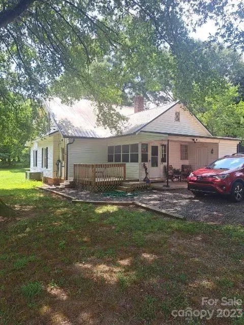 1215 Houston Dr, Conover, NC 28613 photo 2