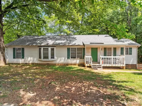 1049 Pinafore Dr, Charlotte, NC 28212