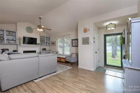 4709 Vernon Dr, Conover, NC 28613 photo 6