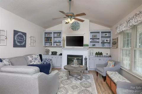 4709 Vernon Dr, Conover, NC 28613 photo 4