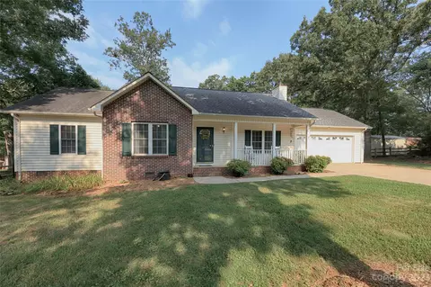4709 Vernon Dr, Conover, NC 28613 photo 2
