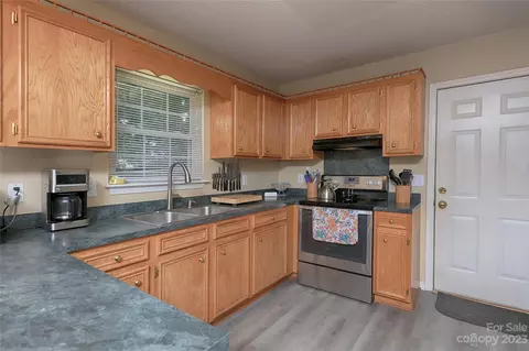 4709 Vernon Dr, Conover, NC 28613 photo 11