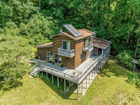 328 Martins Creek Rd, Barnardsville, NC 28709