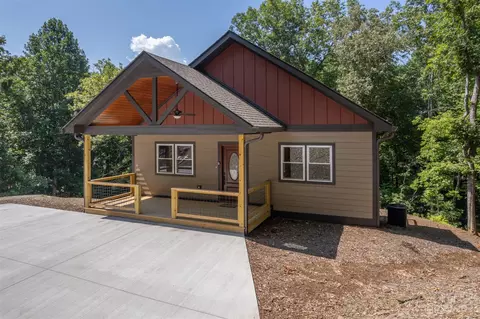 30 Arnie Dr, Etowah, NC 28729