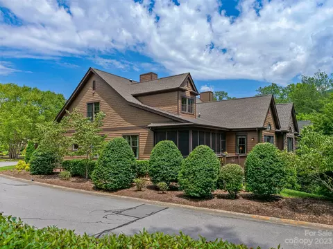 54 Meadow Village Ln, Asheville, NC 28803