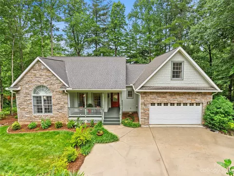 130 Flameleaf Ln, Hendersonville, NC 28739
