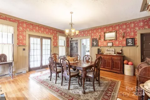 403 S Cedar St, Lincolnton, NC 28092