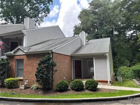 22 8th 22 Ave #22, Hickory, NC 28601