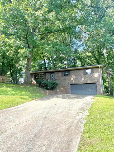 2951 7th St Dr NE, Hickory, NC 28601