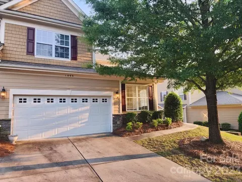 1060 Silver Gull Dr, Tega Cay, SC 29708