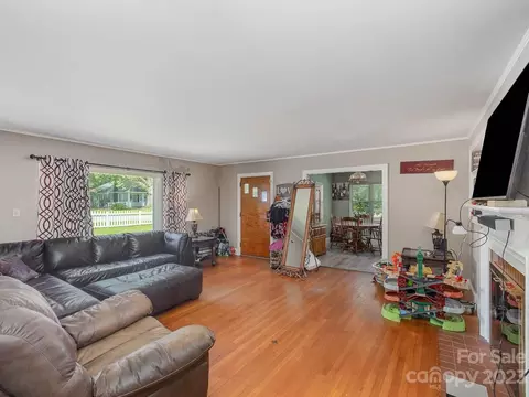 501 S Main St, Stanley, NC 28164 photo 5